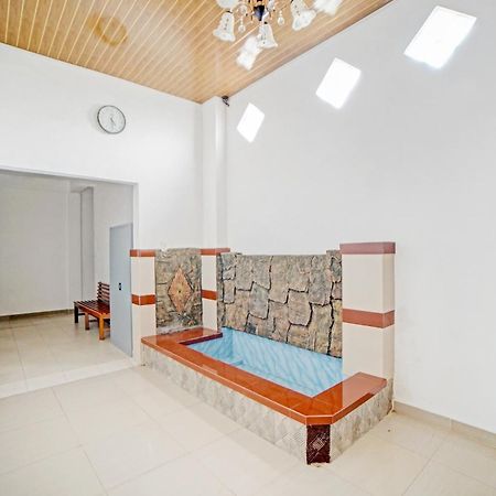 Oyo 90387 Sepakat Guest House Medan Kültér fotó