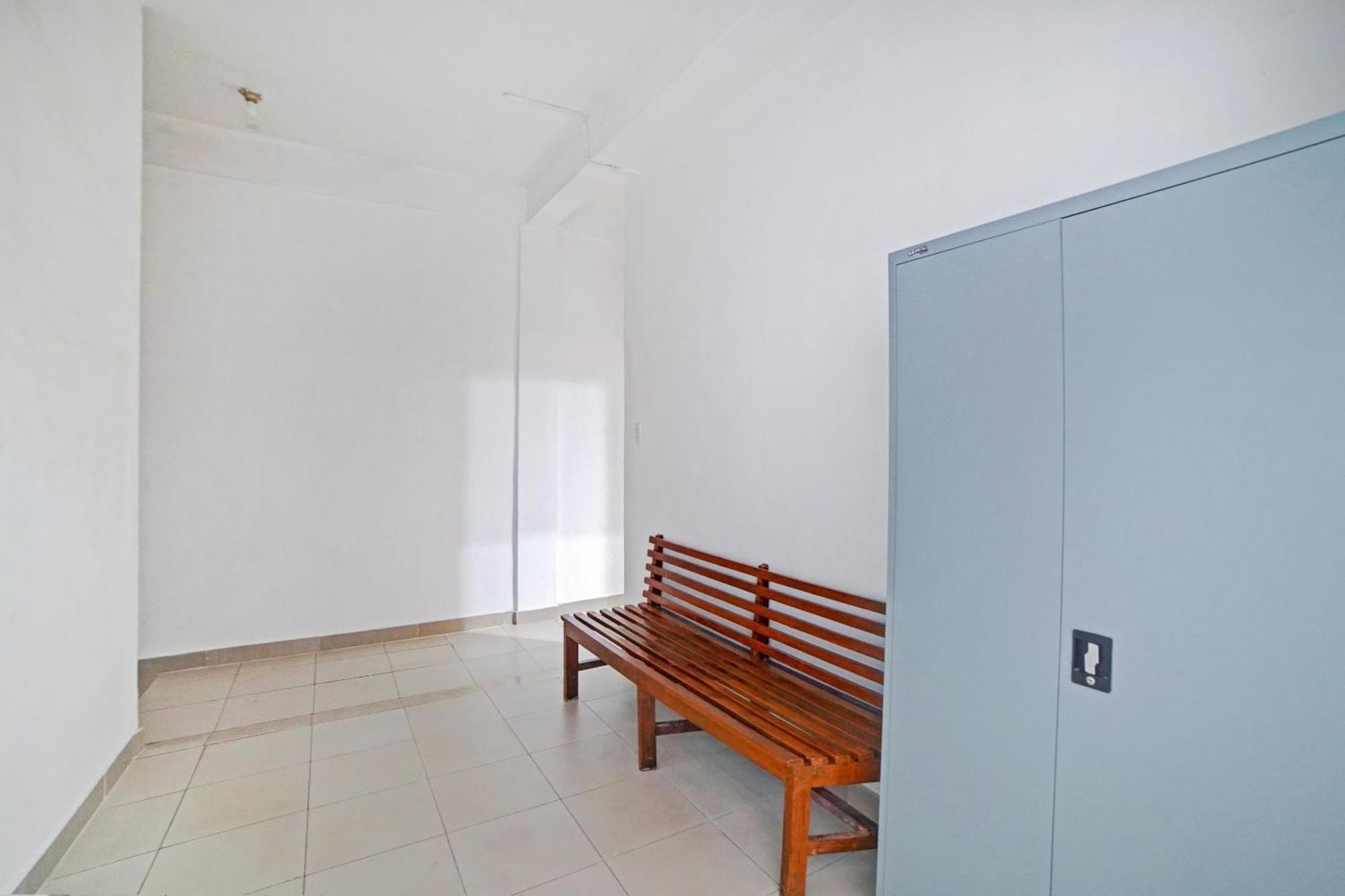 Oyo 90387 Sepakat Guest House Medan Kültér fotó