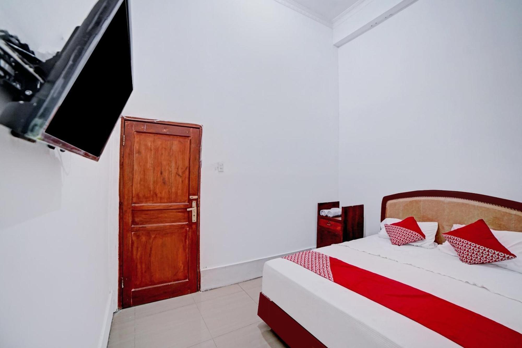 Oyo 90387 Sepakat Guest House Medan Kültér fotó
