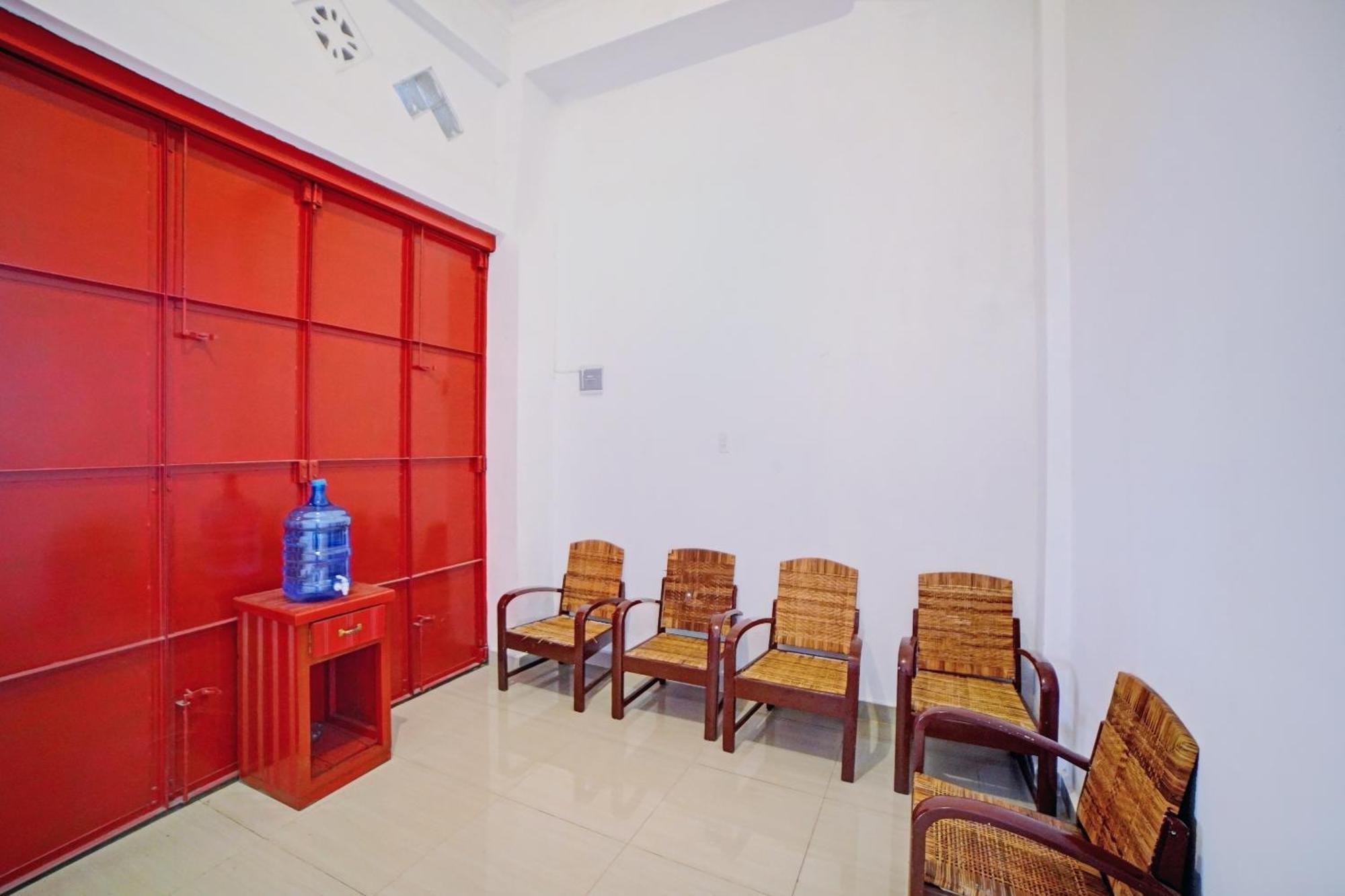 Oyo 90387 Sepakat Guest House Medan Kültér fotó